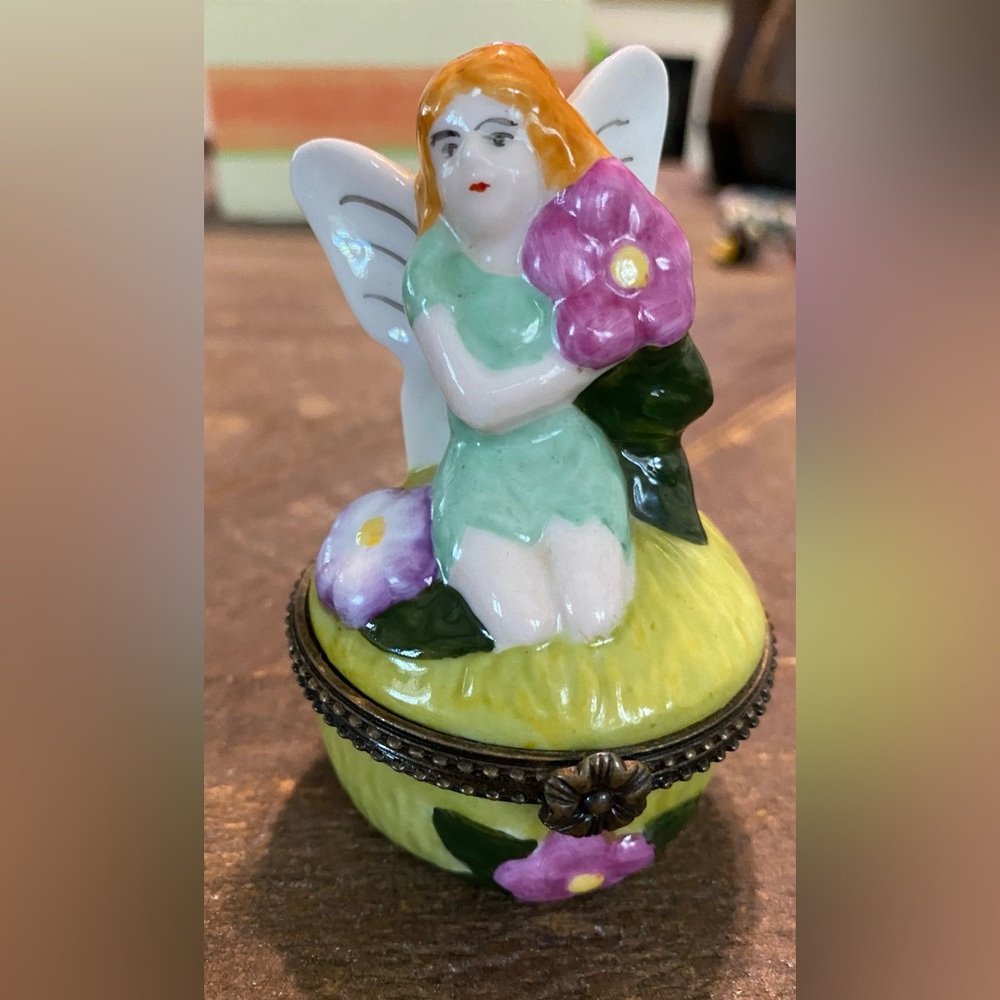 LIMOGES China Fairy hinged Trinket Box Green with purple flowers